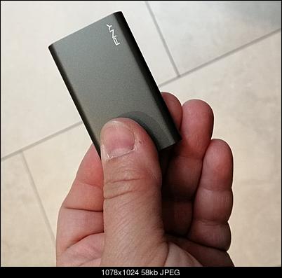PNY 960GB Elite Portable PSSD USB 3.0 - Phison PS3111 Micron QLC-reku.jpg