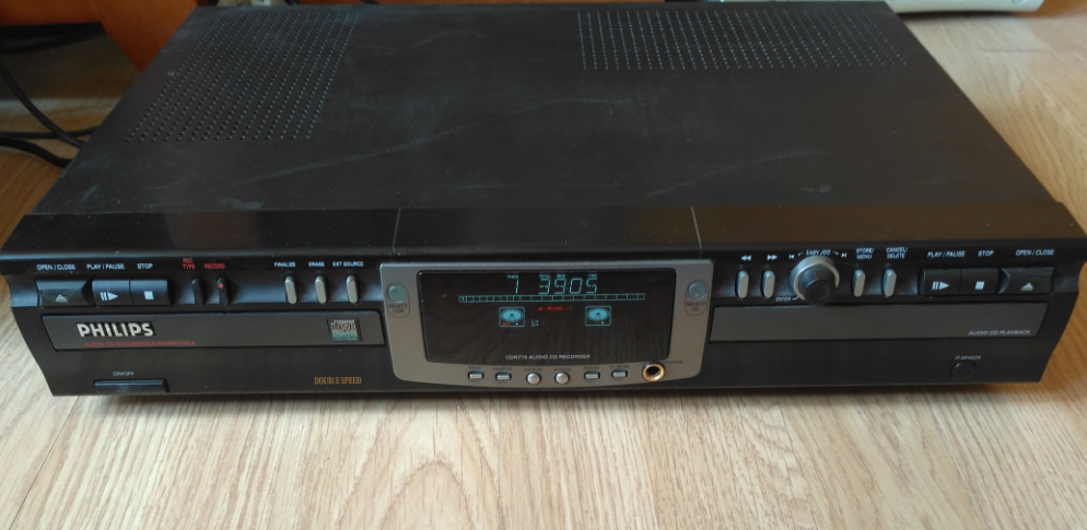 Philips CDR-775 Compact Disc Recorder 2000r.-2.png