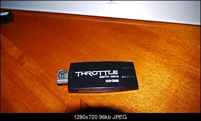 OCZ Throttle 32GB-1.jpg