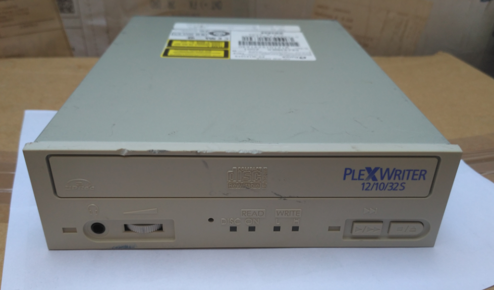 Plextor  PX-W1210TS (SCSI) 2001r-2019-11-21_06-25-23.png