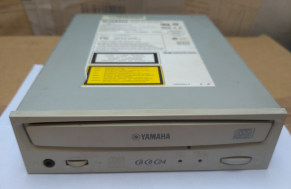 Yamaha CRW8824  2000r (SCSI)-2019-11-25_15-21-21.png