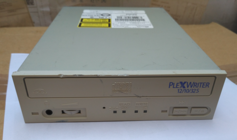 Plextor PX-W42220Ti 1999r  (SCSI)-2019-12-20_07-03-35.png