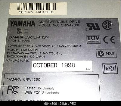 Yamaha CRW4260t SCSI 1998r.-gora.jpg