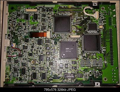 Yamaha CRW4260t SCSI 1998r.-srodek.jpg