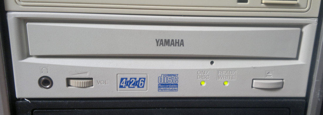Yamaha CRW4260t SCSI 1998r.-2016-07-10_13-10-06.png