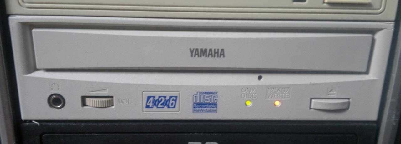 Yamaha CRW4260t SCSI 1998r.-2016-07-10_13-10-49.jpg