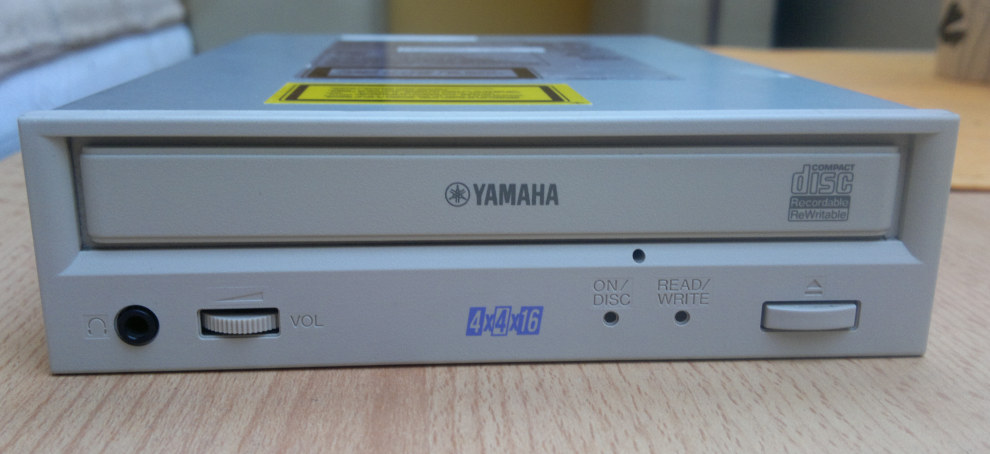 Yamaha CRW4416S  SCSI 1999r.-2016-07-21_10-02-02.png