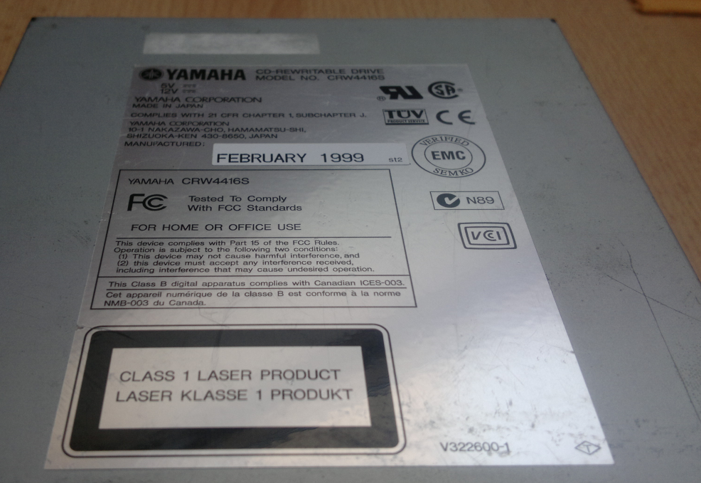 Yamaha CRW4416S  SCSI 1999r.-2016-07-21_10-00-52.png