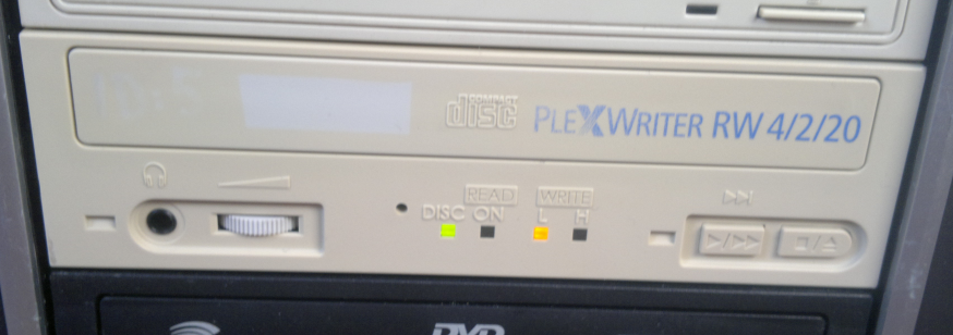 Plextor PX-W4220Ti  SCSI 1999r.-2016-07-21_09-49-36.png