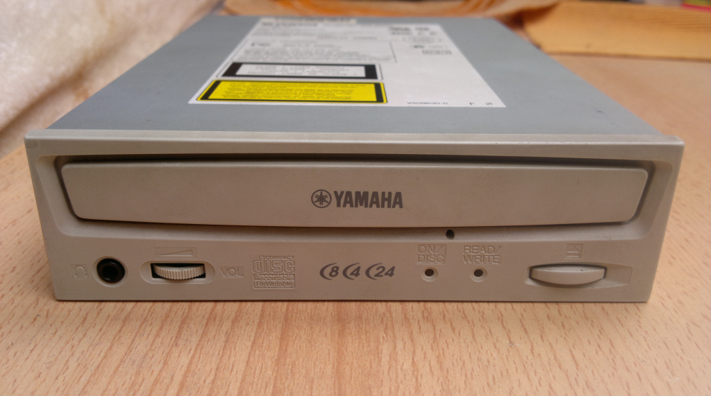 Yamaha CRW-8424S SCSI 2000r.-2017-04-05_14-00-15.png