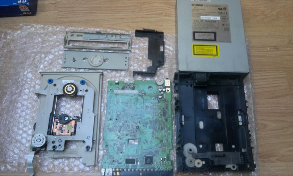 Yamaha CRW-6416S SCSI 1999r. Refurbished-2017-06-02_14-30-18.jpg