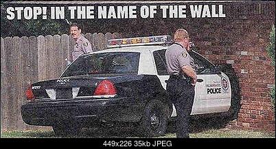Funny fotos, kawaly... itp. - jeszcze sie tak nie usmialem :)-humor-cops-police-stop-name-wall.jpg
